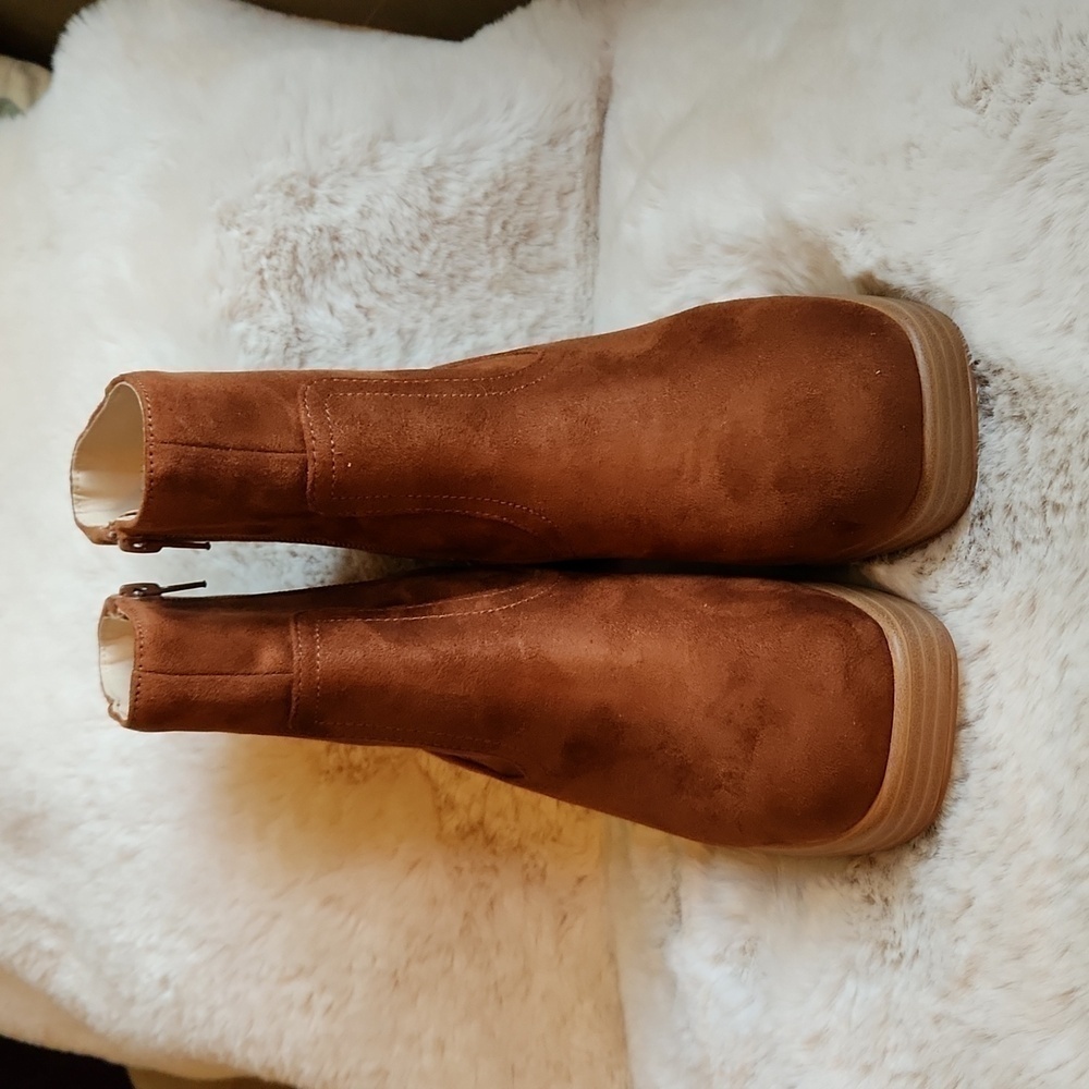 NWOB BP. Brown Synthetic Suede Wooden Heel Ankle Boot-Size 6​​​​​​​​ - Picture 2 of 5